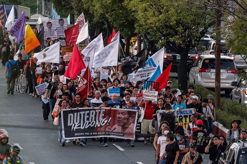 rodrigo-duterte-protesters 2 (1).jpg
