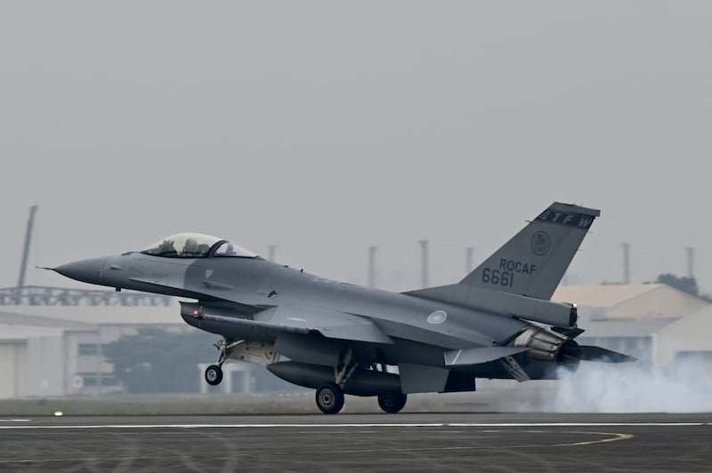 f16v.jpg